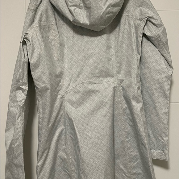 Columbia Women’s Rain Coat - Picture 7 of 8